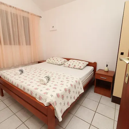 House Danica - Two Bedroom With Terrace And Sea View Holiday home *