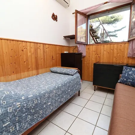 House Danica - Two Bedroom With Terrace And Sea View
